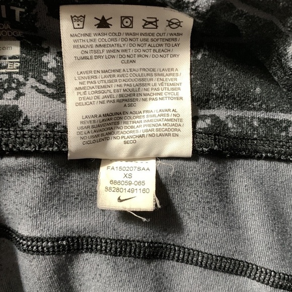 Nike Dry-Fit Nike Running Leggings XS In black and gray Back Zippered pocket - Picture 7 of 9